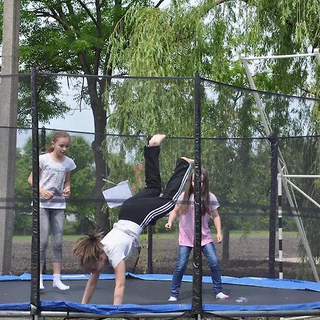 Piknik Park Szabadido Kozpont 假日公园 *